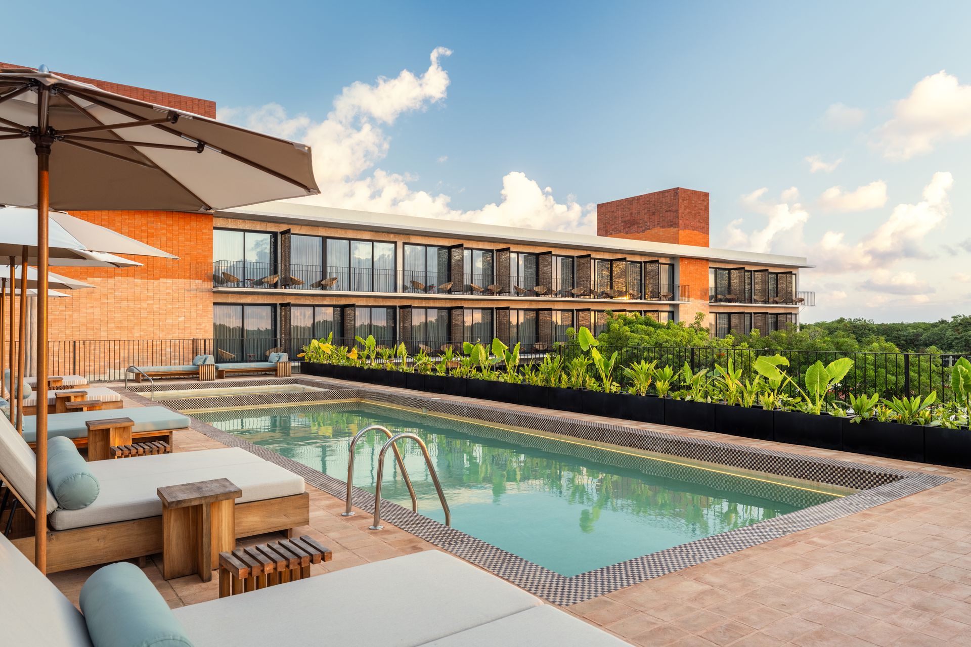 Hotel Moxy Tulum construido por Arquiconceptos
